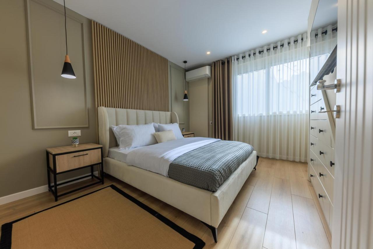 One-Bedroom Rooftop Skyline Central Hidden Gem In Tirana Buitenkant foto
