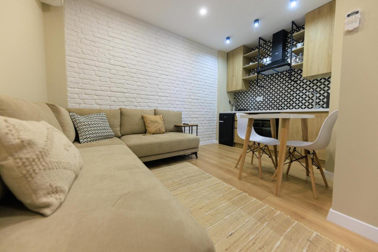 One-Bedroom Rooftop Skyline Central Hidden Gem In Tirana Buitenkant foto
